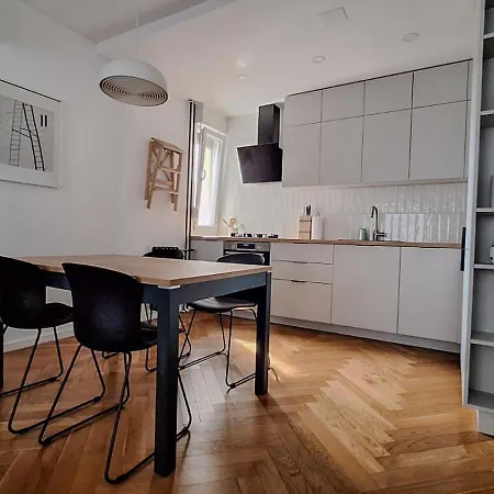 Apartament J&v *