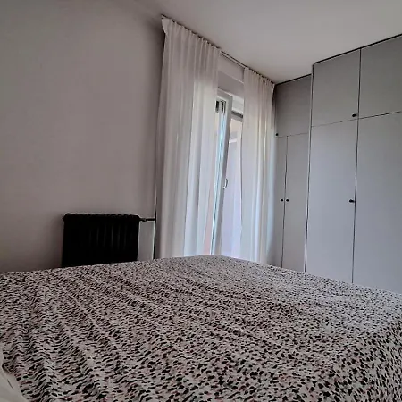 J&v Apartment *