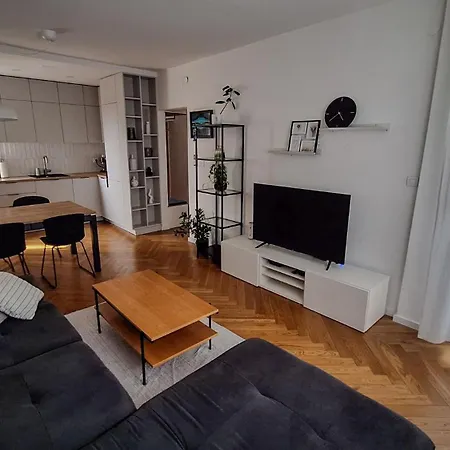 J&v Apartment